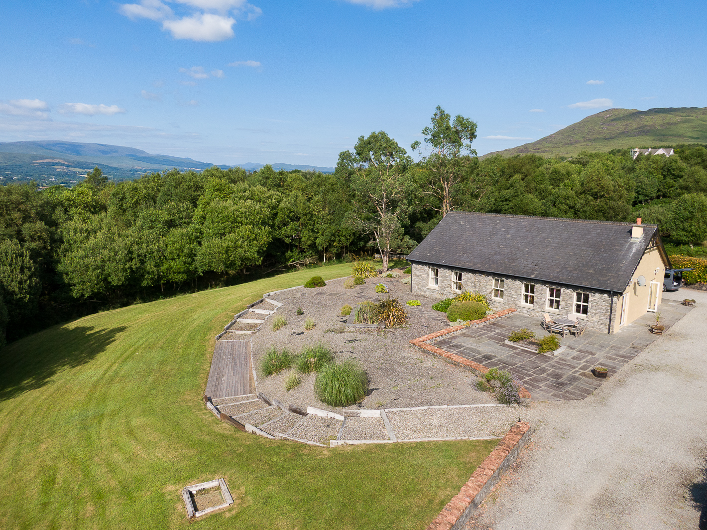 Peaceful countryside retreat in Kenmare with views and space to unwind after work
